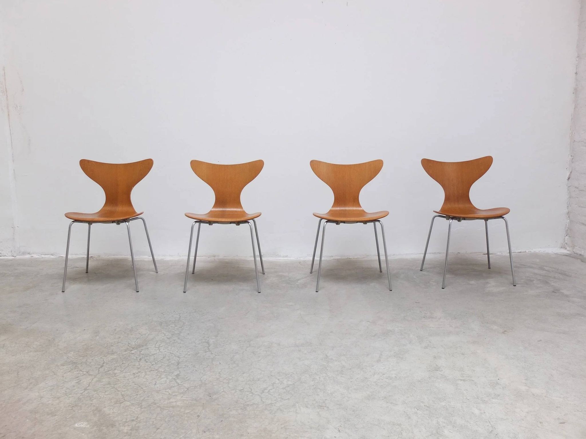 1st edition set of 4 'Lily' chairs in oak by Arne Jacobsen for Fritz Hansen, 1969