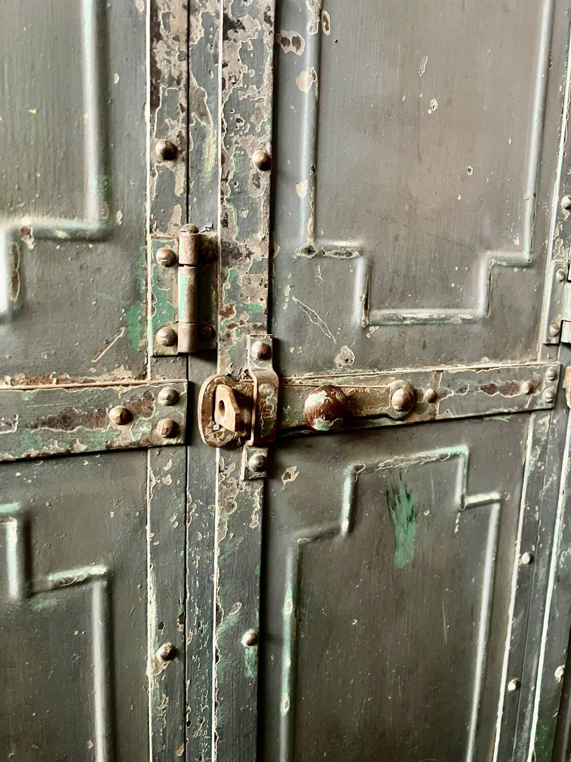 Industrial locker room from the Gantois brand around 1930