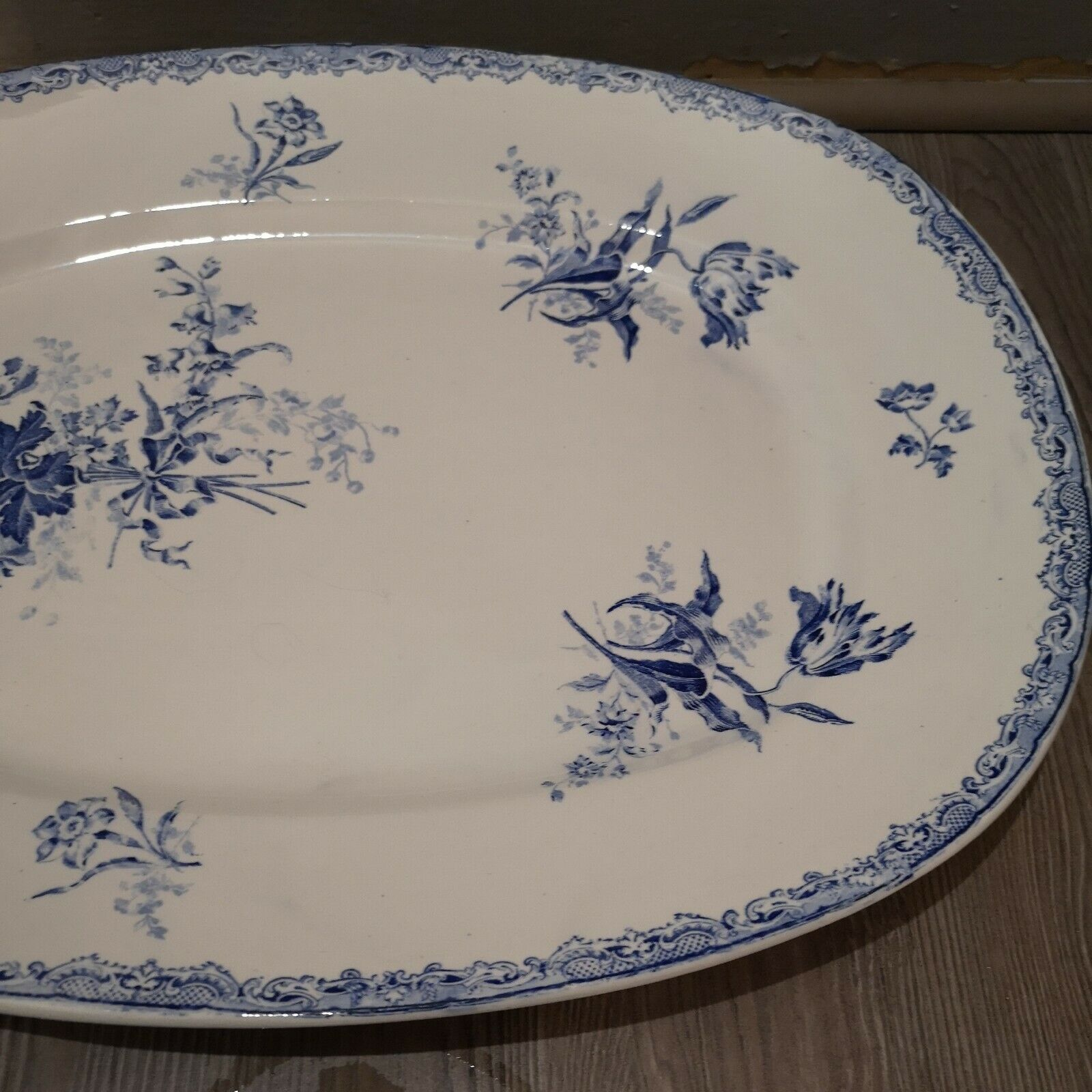 Plat de service en faïence Sarreguemines modèle Fontanges