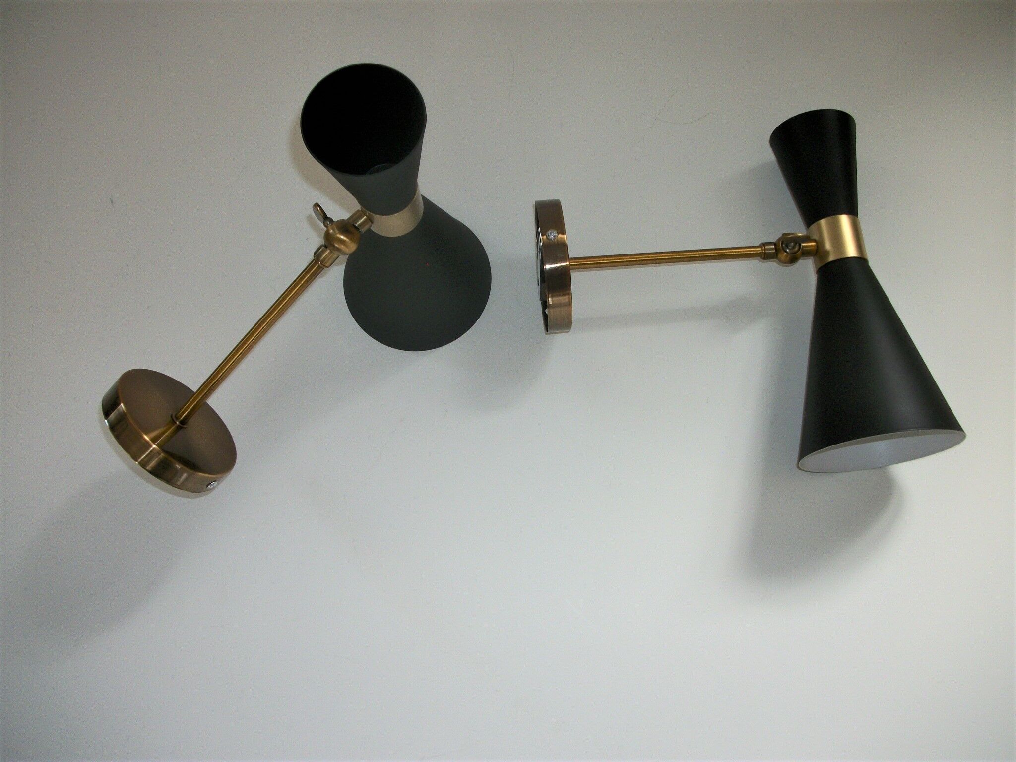 Pair of diabolo wall lamps