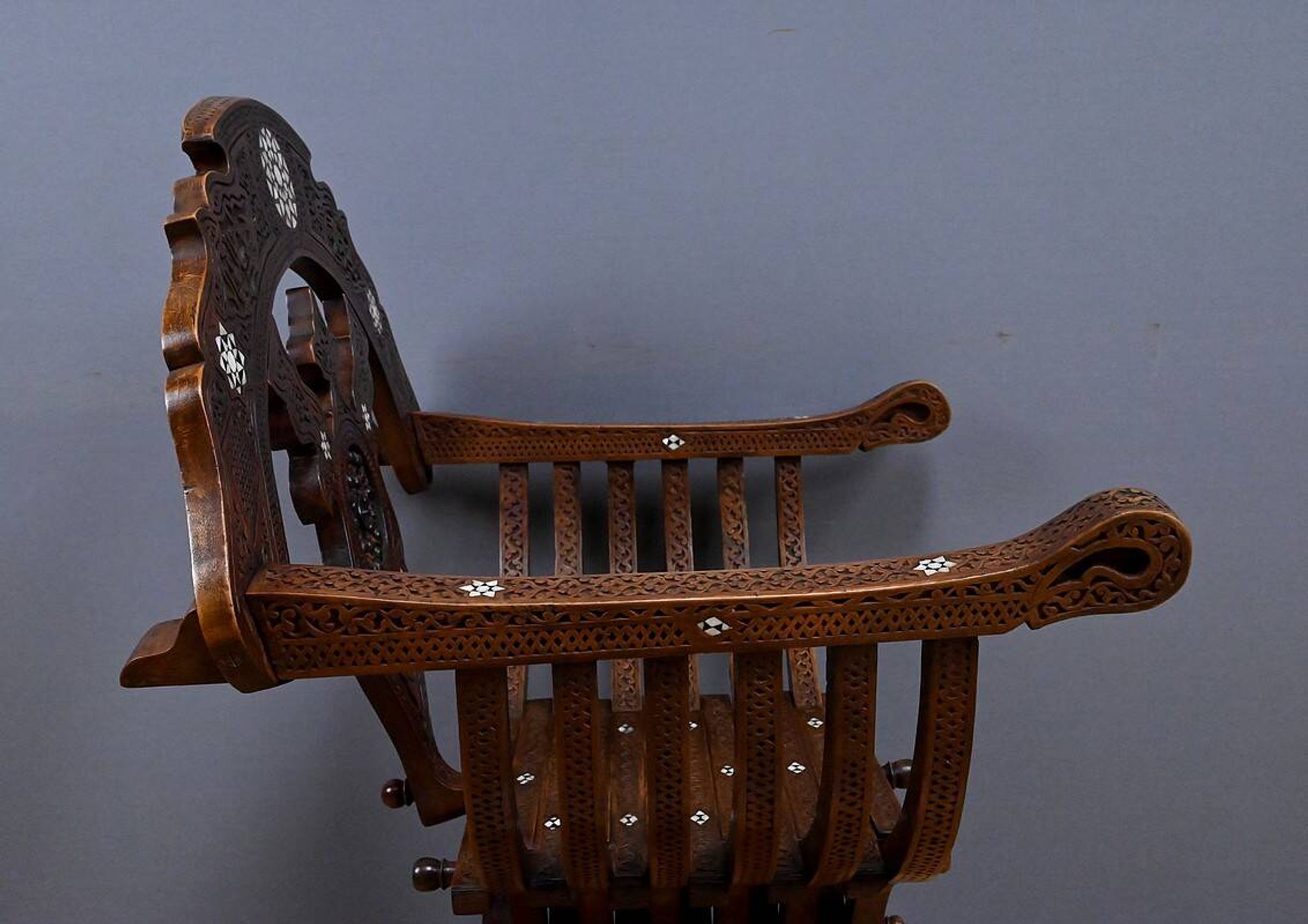 Fauteuil syrien en noyer – fin XIXe