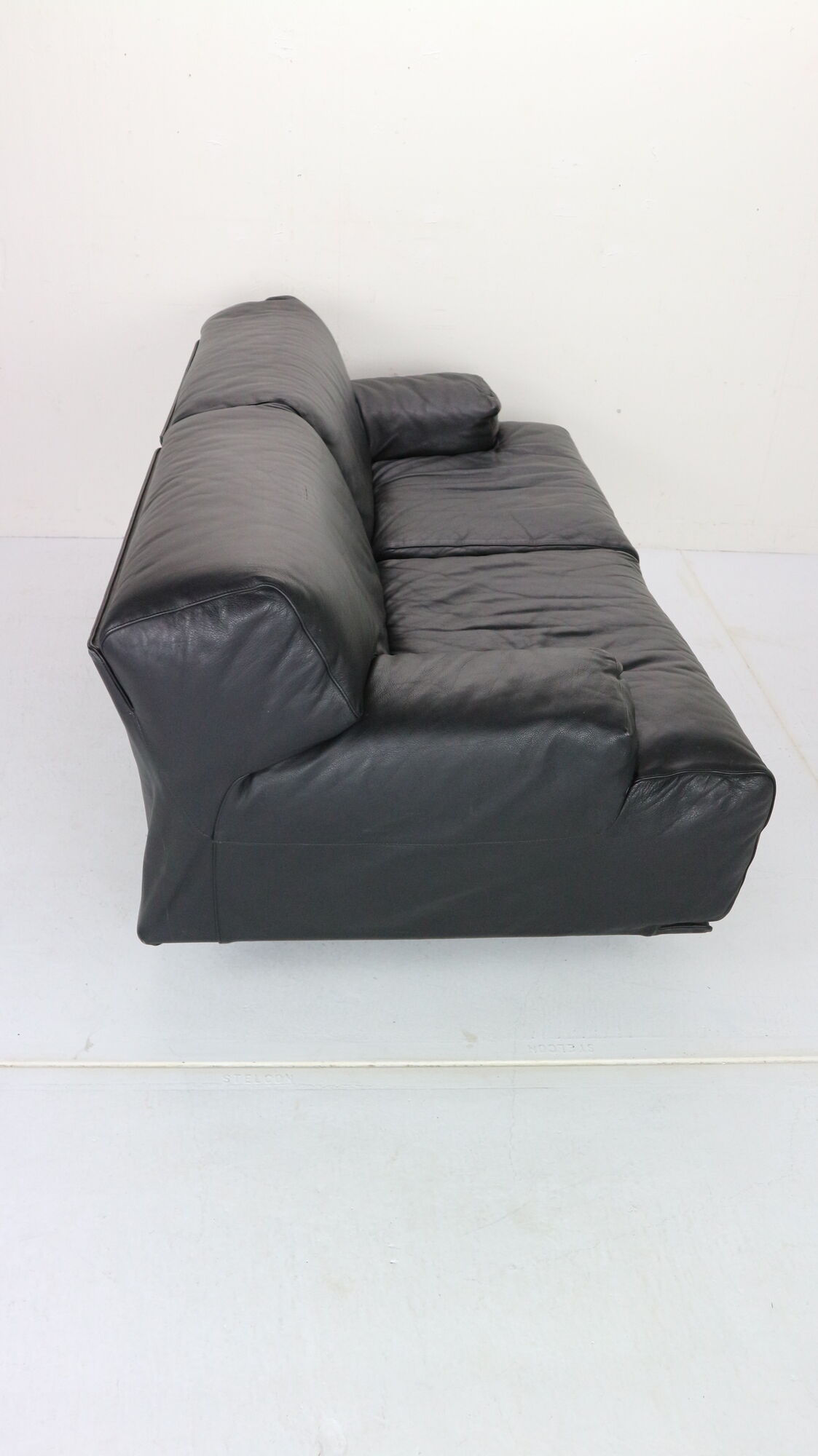 Leather 2-seater sofa "Fiandra" by Vico Magistretti for Cassina, 1970, Italy