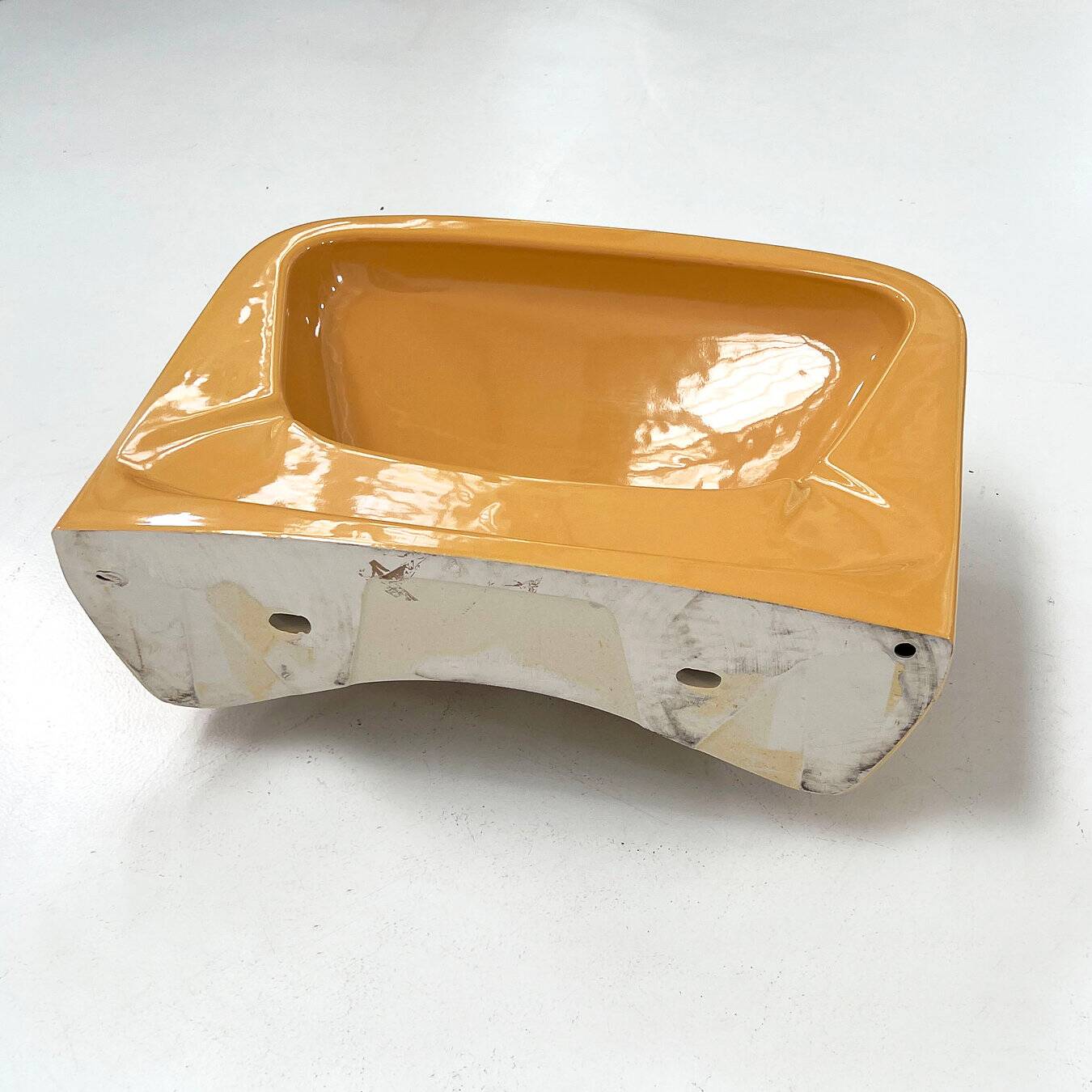 Pair of sinks, 1 mustard and 1 pink from Keramag Keravit, 1980.