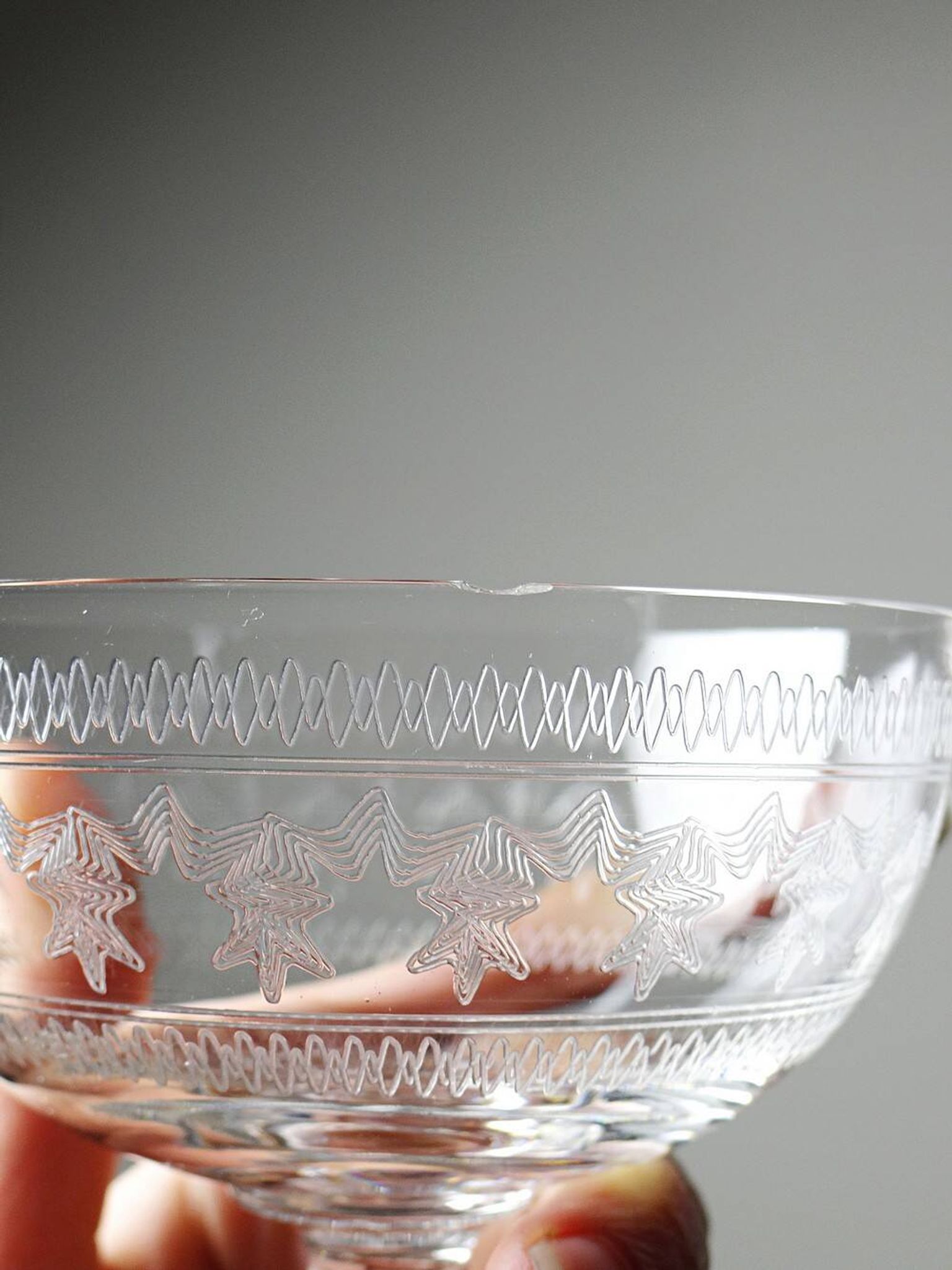 Set of 6 antique fine crystal champagne glasses, star engraved, 19th-20th century.