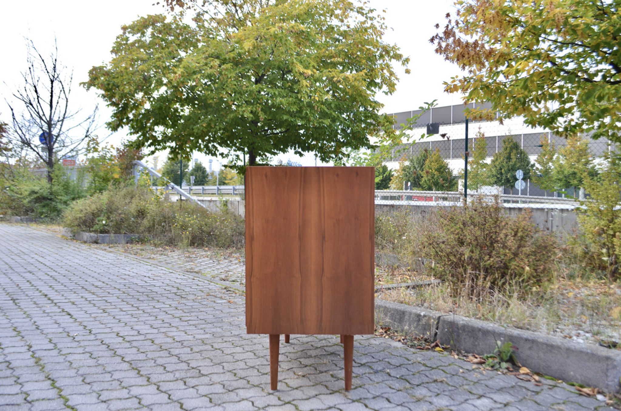 Buffet armoire en noyer