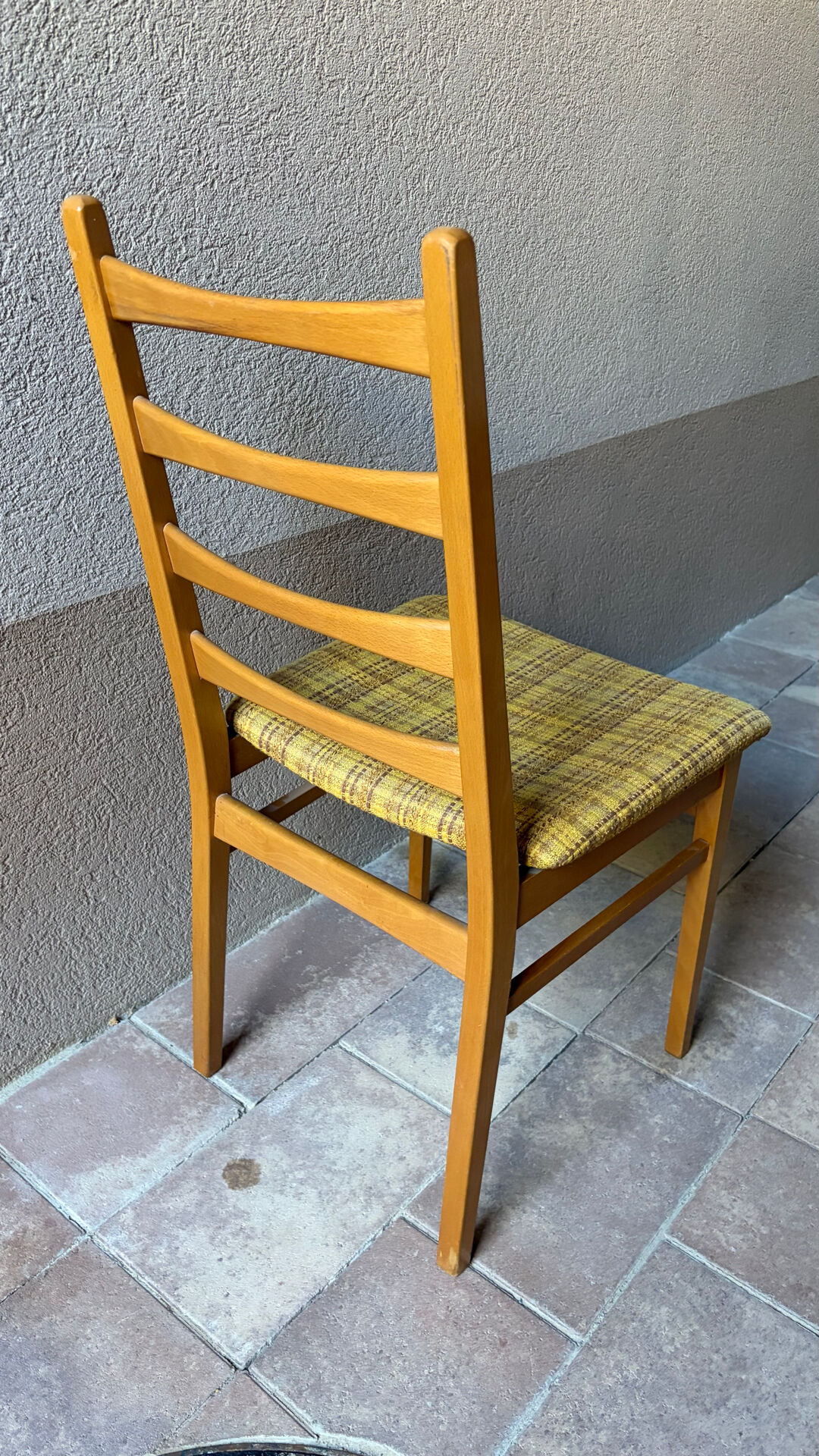 Set of 4 vintage Scandinavian chairs - Teak and mustard fabric
