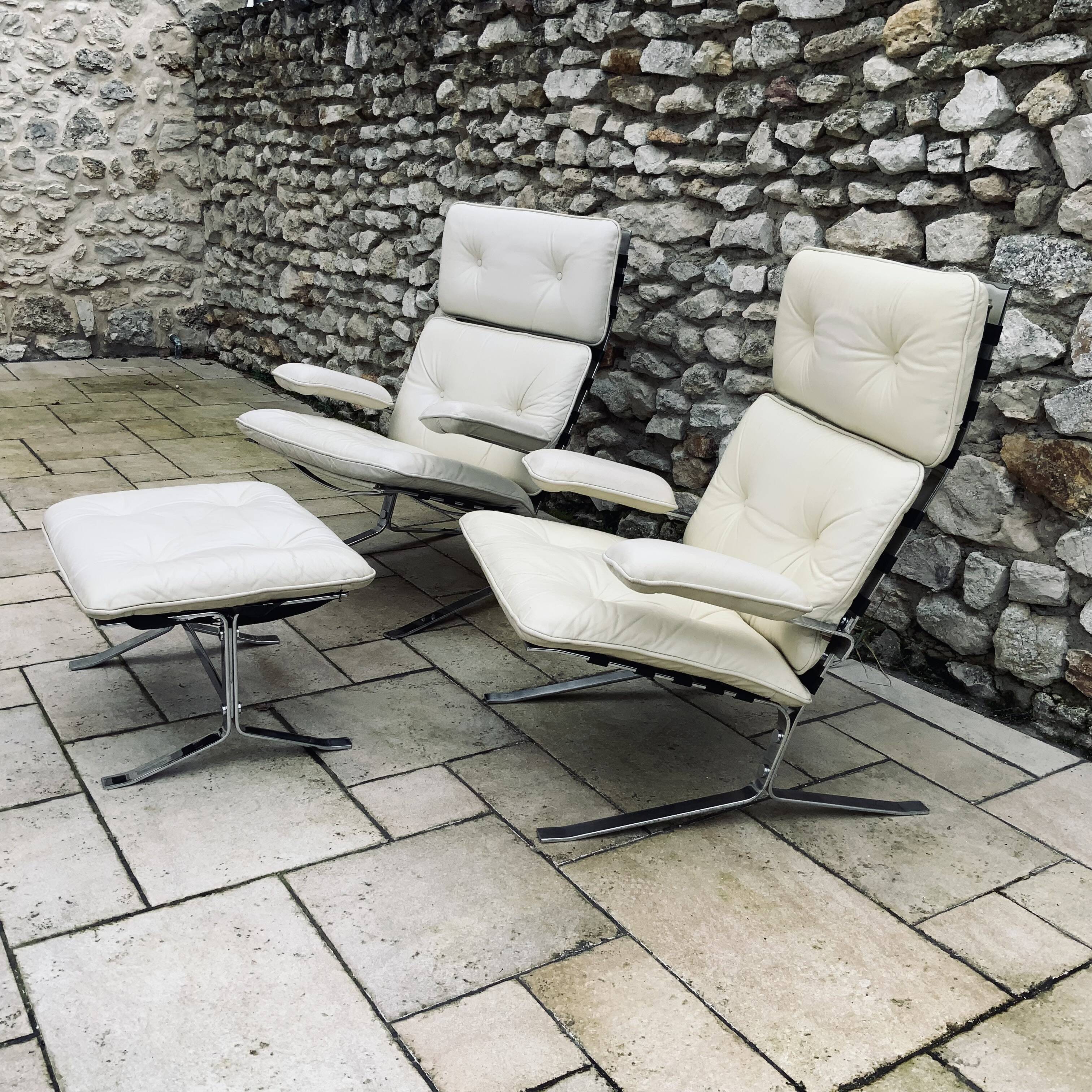 Pair of Armchairs and Ottoman, "Joker" Model, Large Leather Model