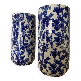 Paire de vases anciens en céramique émaillée bleu blanc