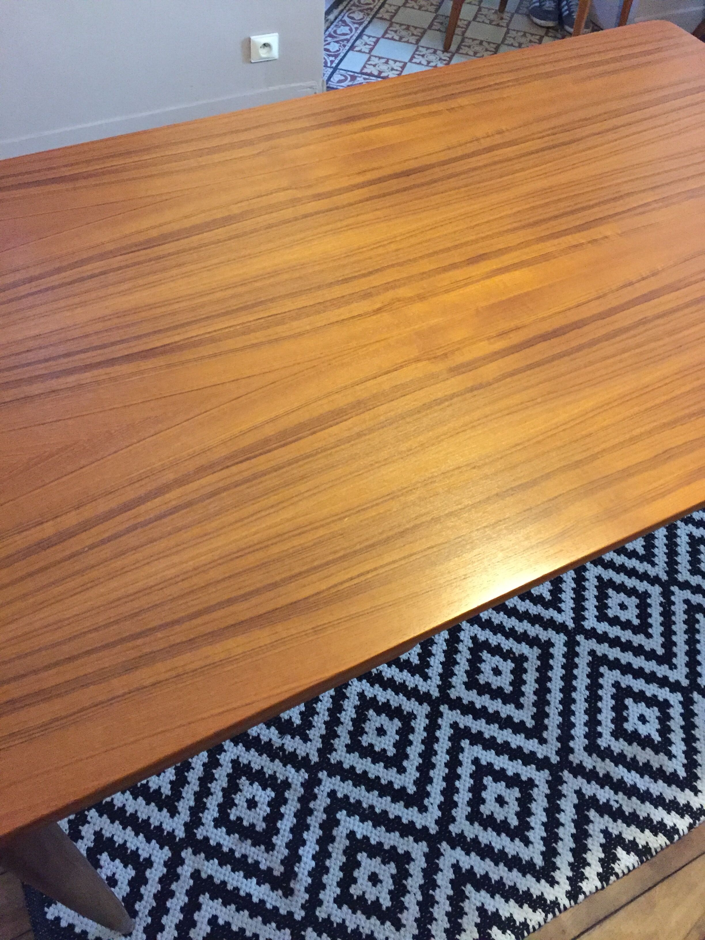 Extendable Scandinavian table