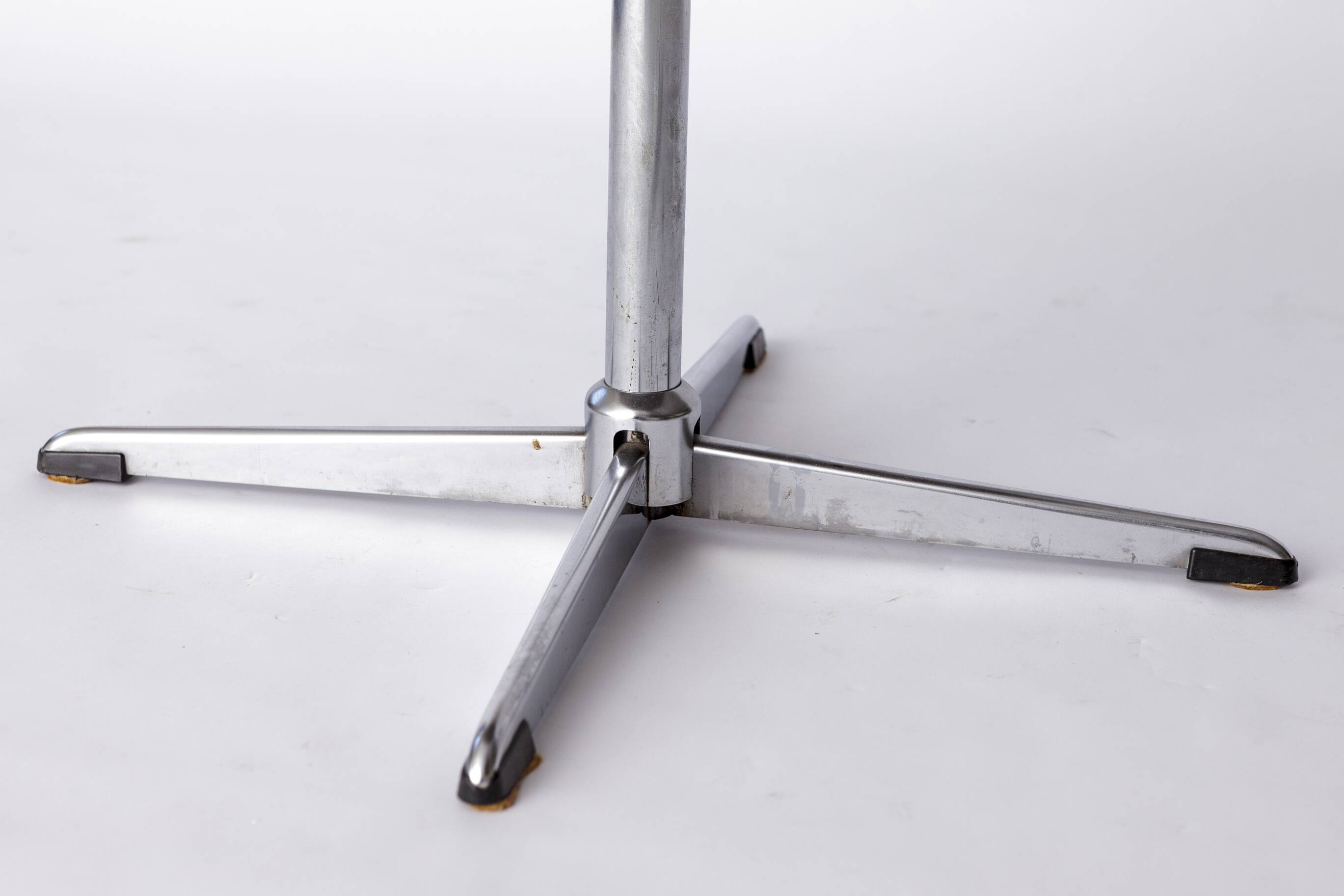 Paire de chaises pivotantes vintage – Design allemand des années 1970 – Hêtre laqué noir