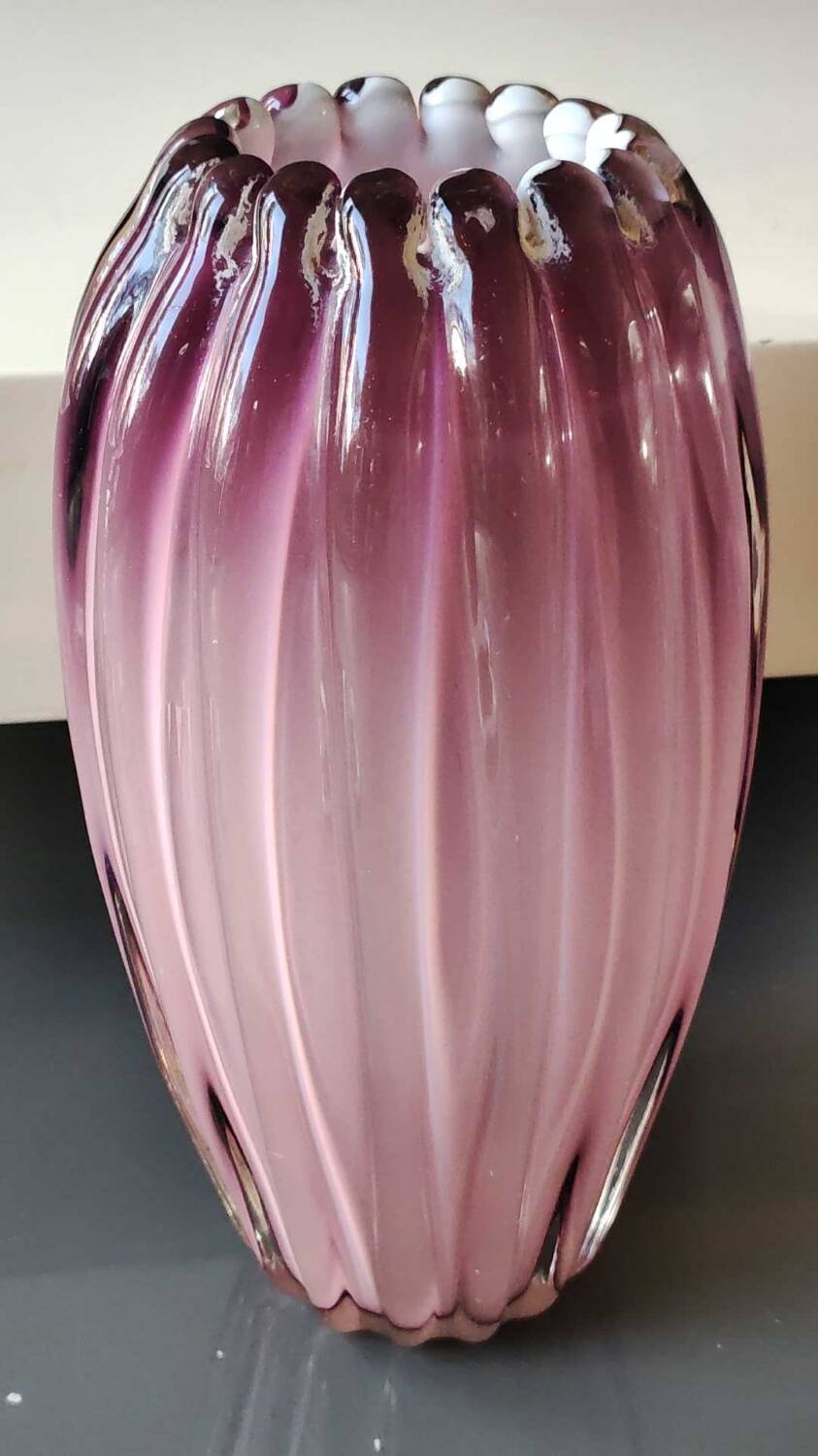 Organic floral vase. Blown glass in pink tones. Seguso Murano style