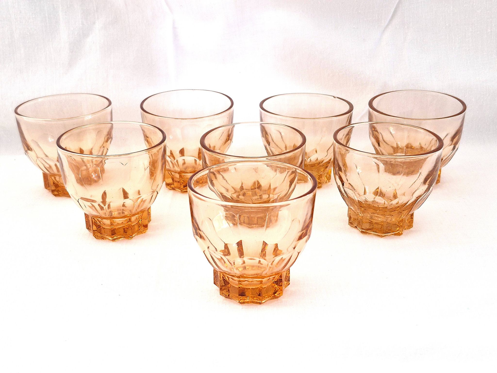 Vintage service in pink salmon glass – Carafe, 8 glasses, and Art Deco tray.