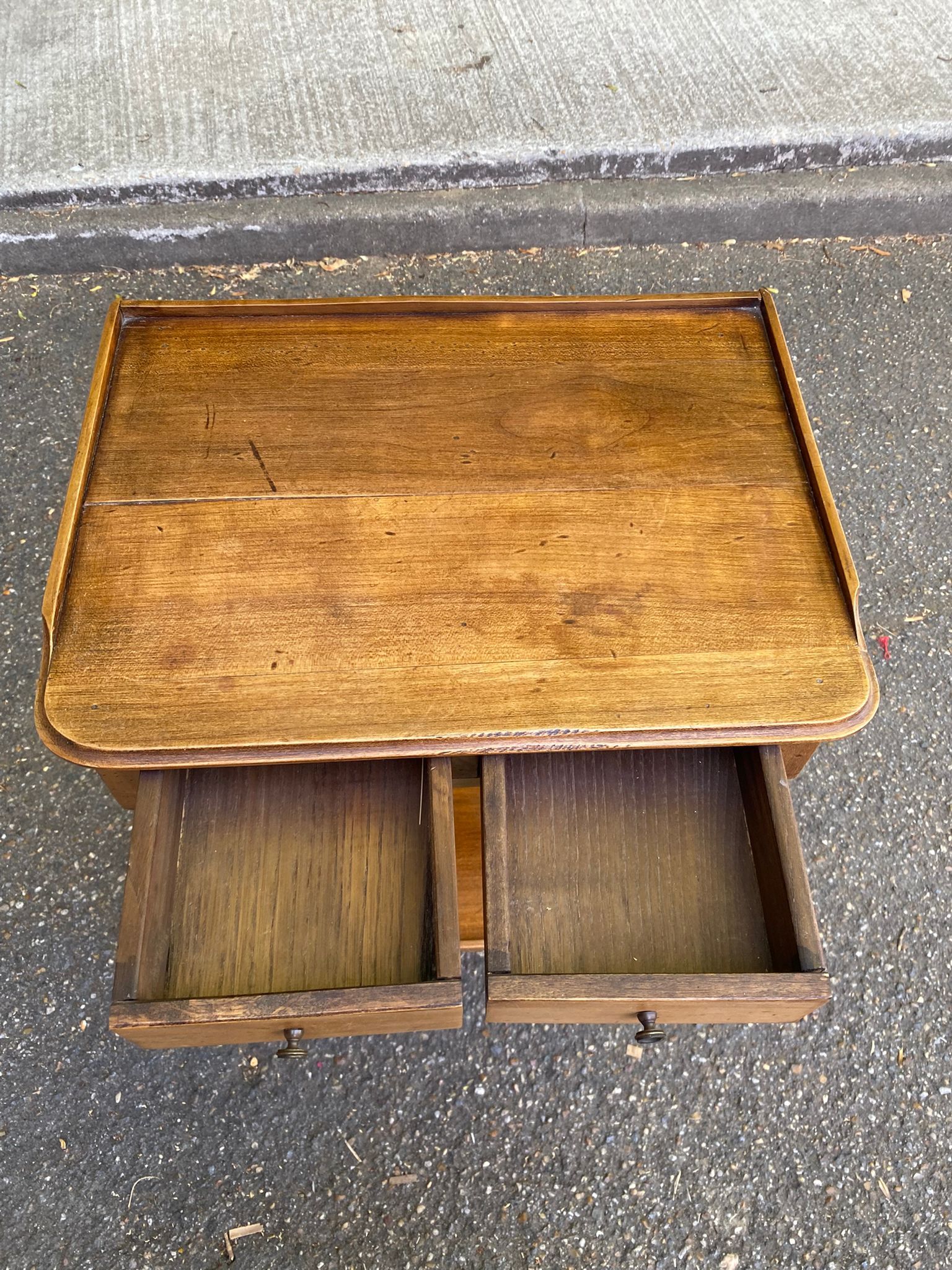 Table d'appoint Louis XVI en bois massif du XIXème siècle