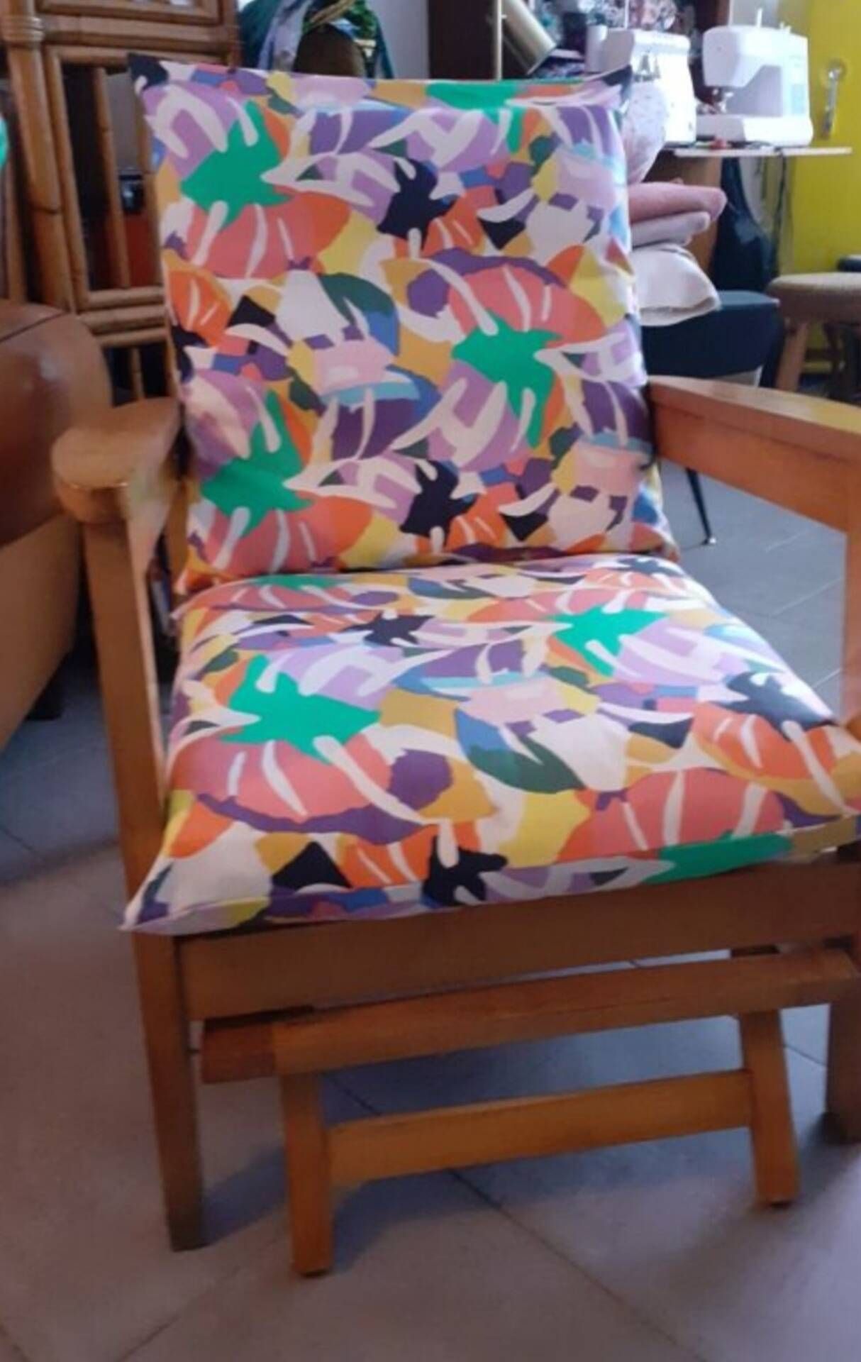 Fauteuil relax vintage en bois – coussins entièrement reconfectionnés