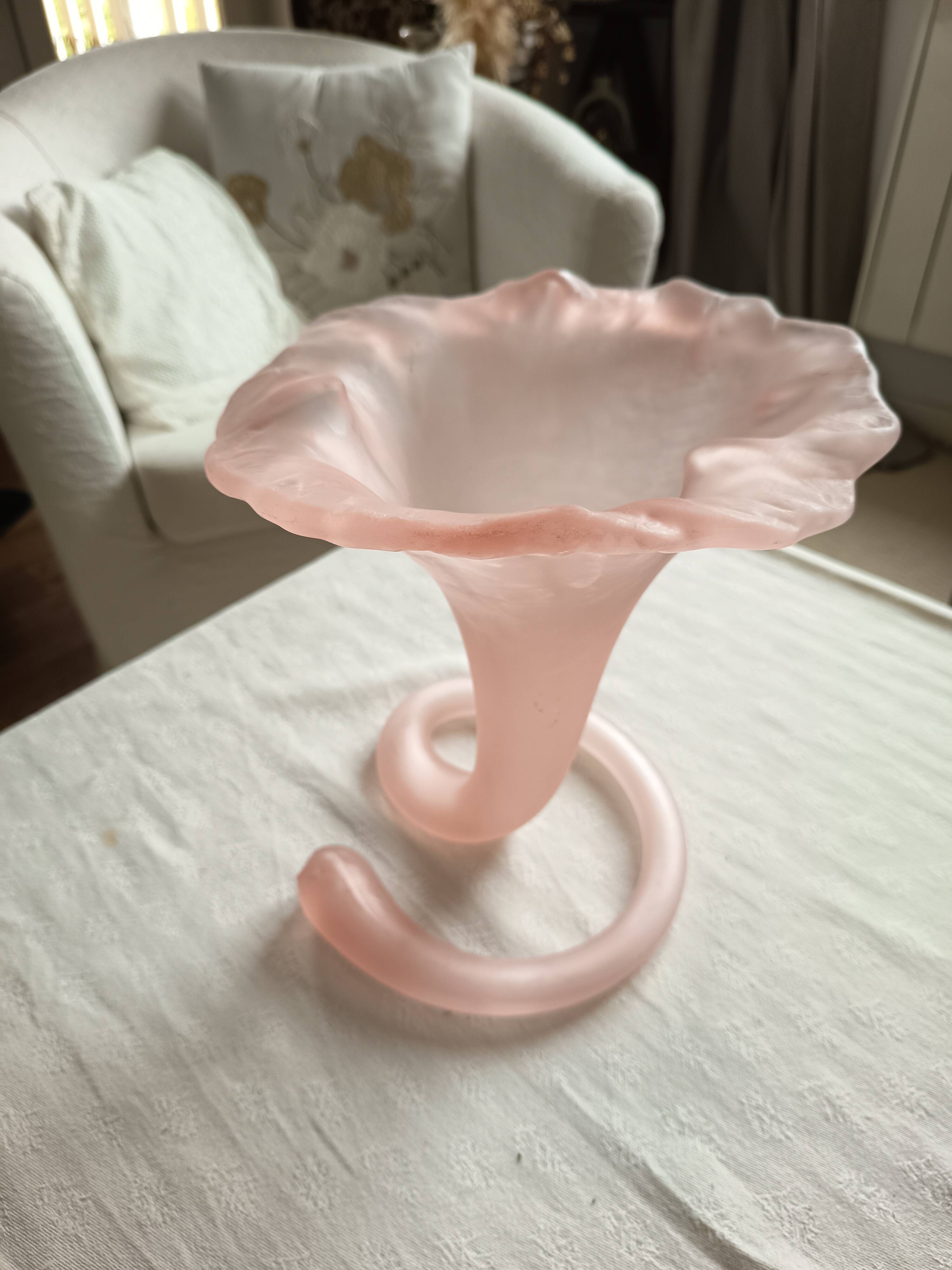 Large satin glass cornucopia vase "pâte de verre" frosted pink - Art style