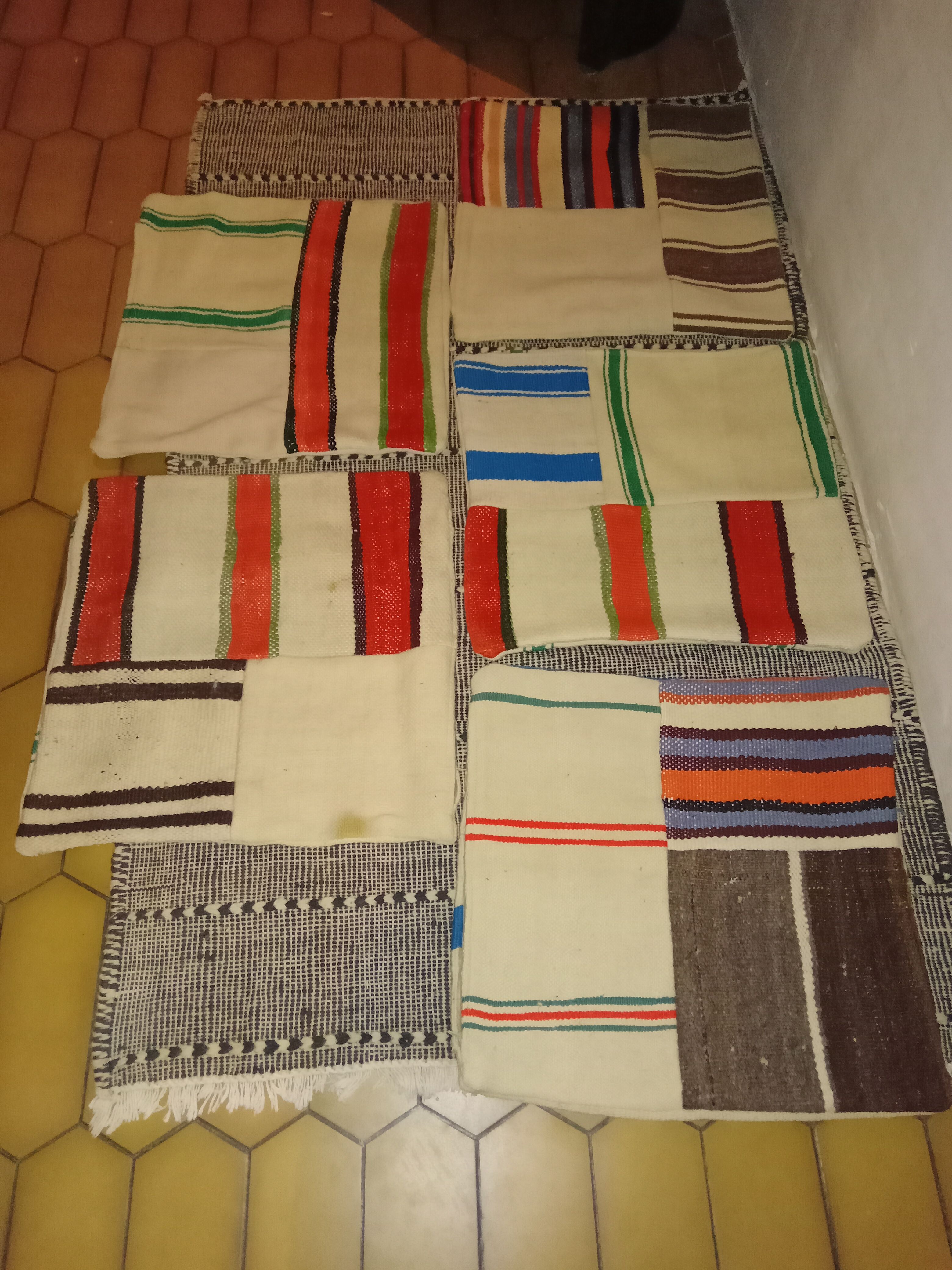 Ensemble de cinq coussins en laine