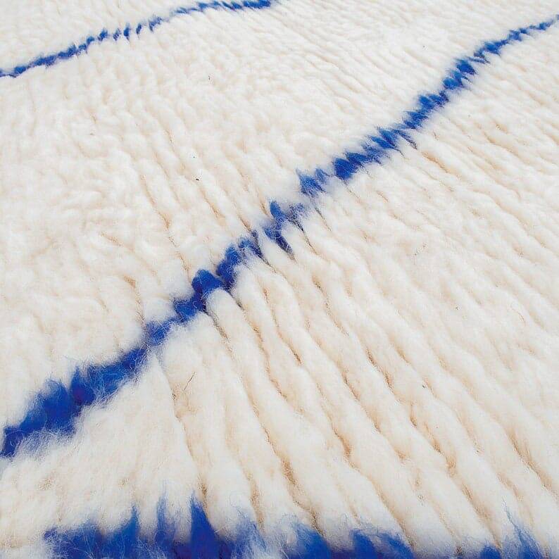 Traditional handwoven pure wool Berber rug size 150/250 cm