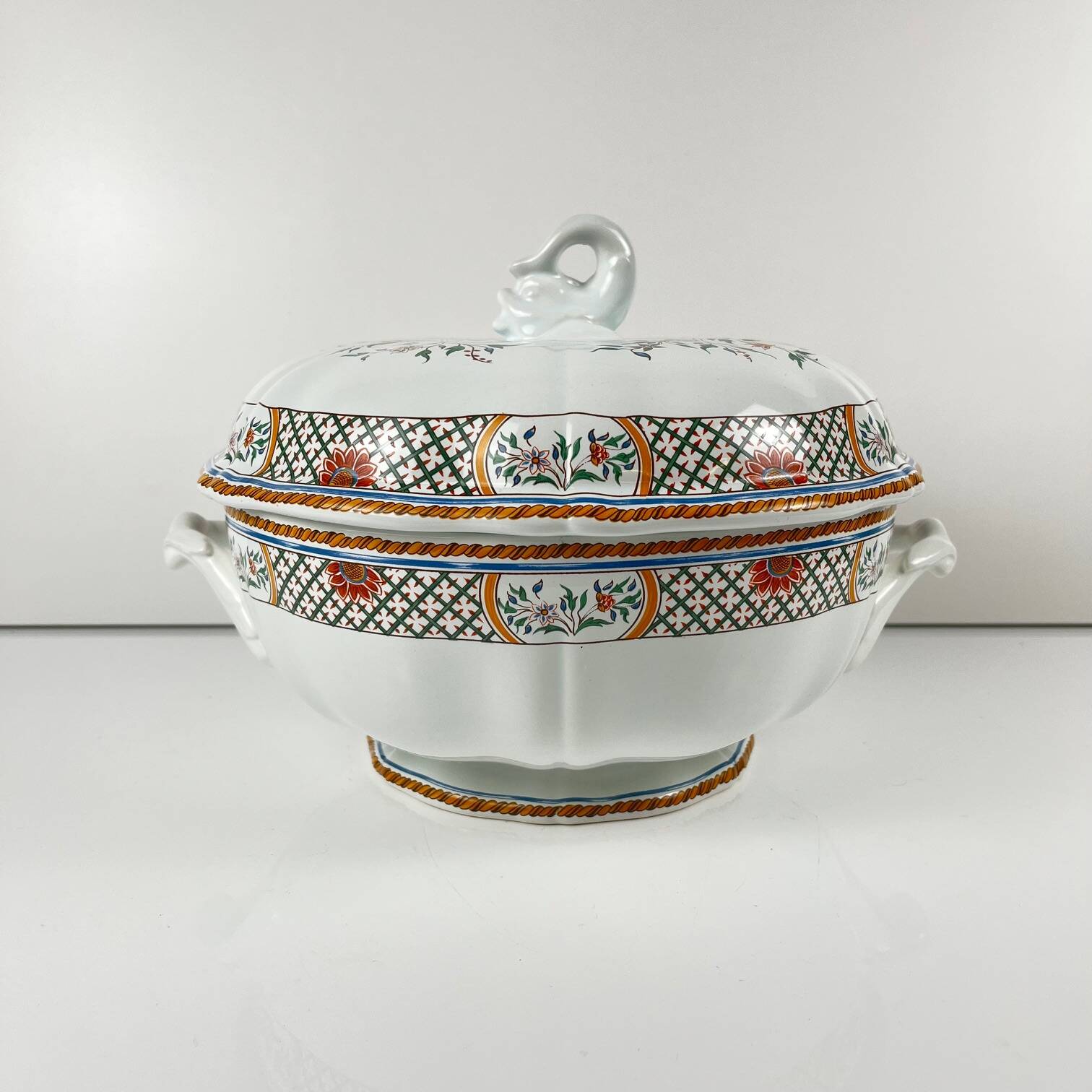 Gien soup tureen model Rouen Sainfoin, 1990, limited edition 693/1500