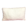 Coussin lin beige motif à carreaux passepoil argent brillant