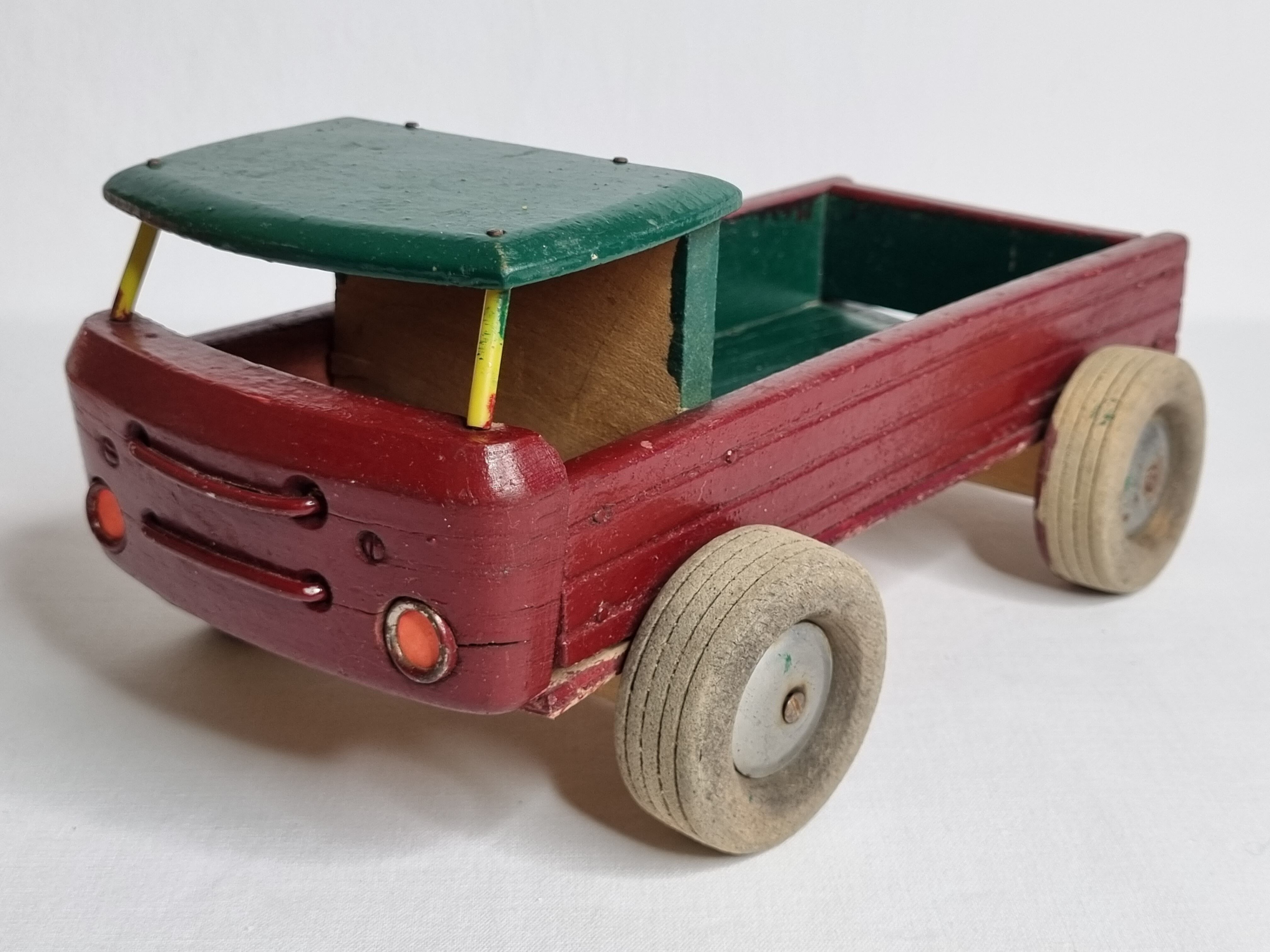 Set of three vintage pulling toys, 50s-60s