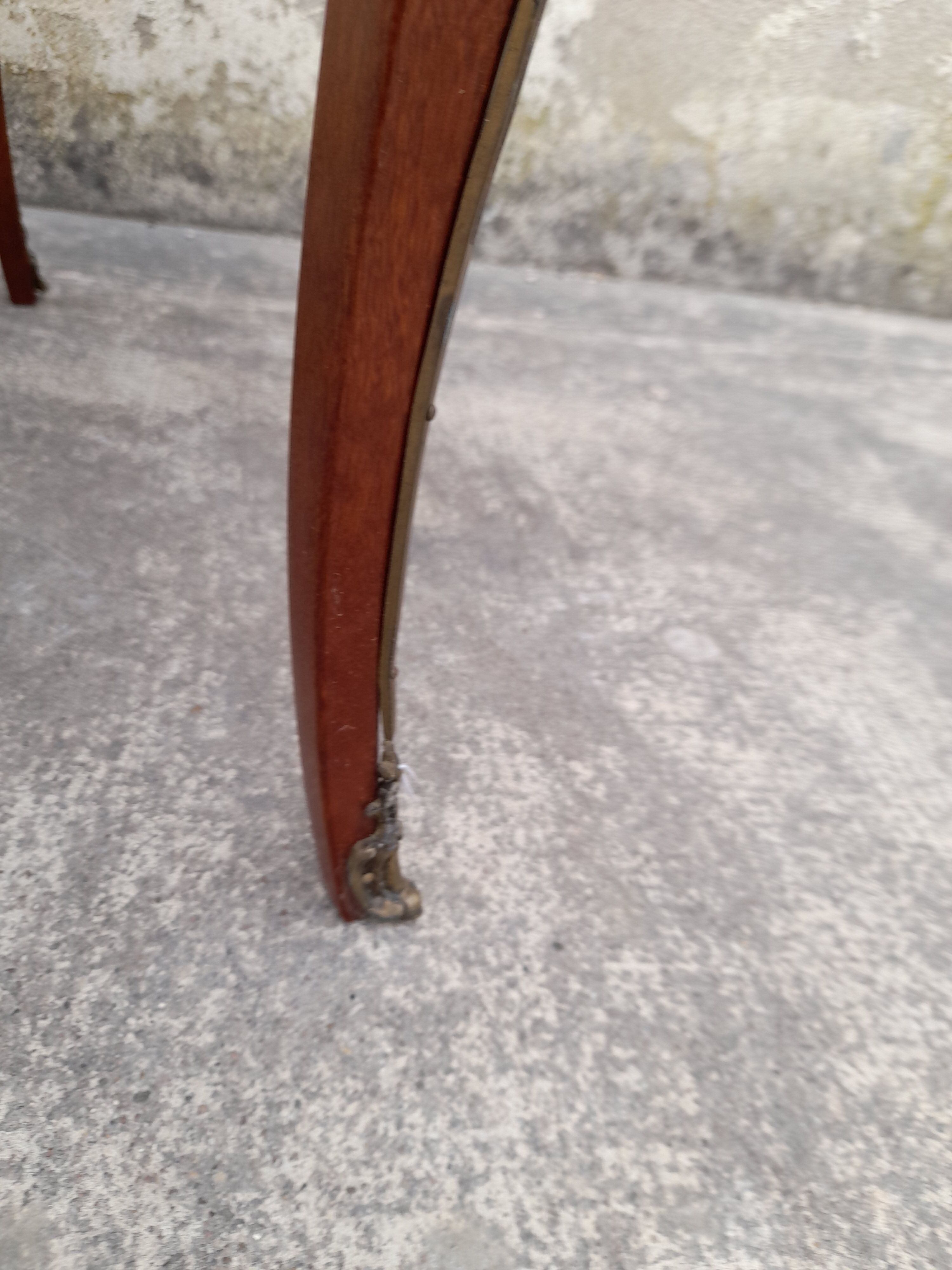 Table basse style Louis XV en bois de rose