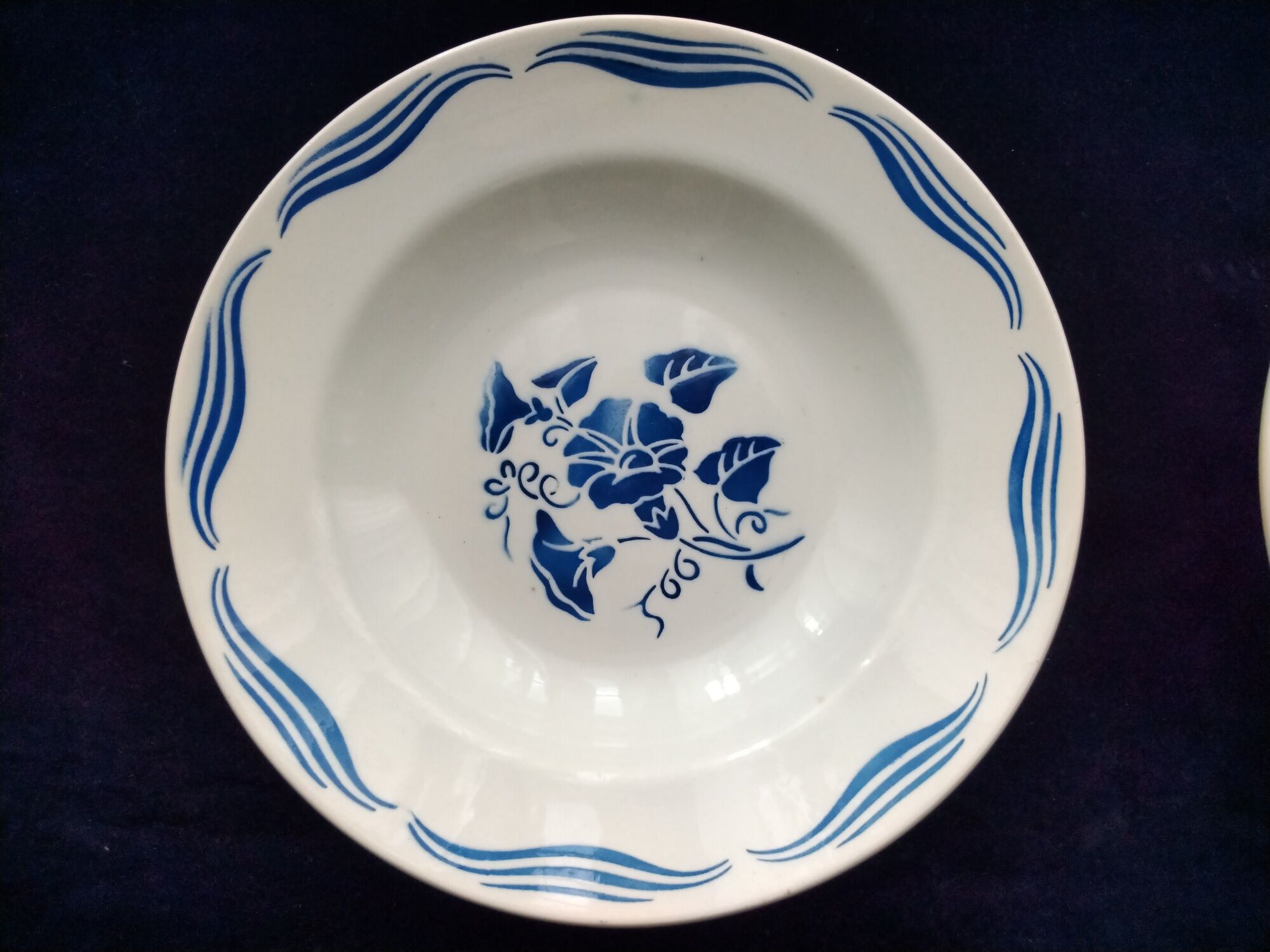 Set of 6 mismatched hollow plates in opaque porcelain from Badonviller