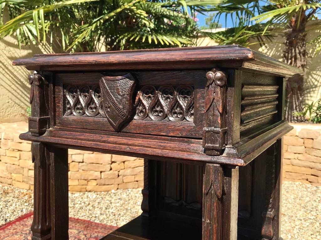 Chevet en chêne sculpté style Gothique