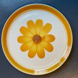 Seven vintage flower power plates