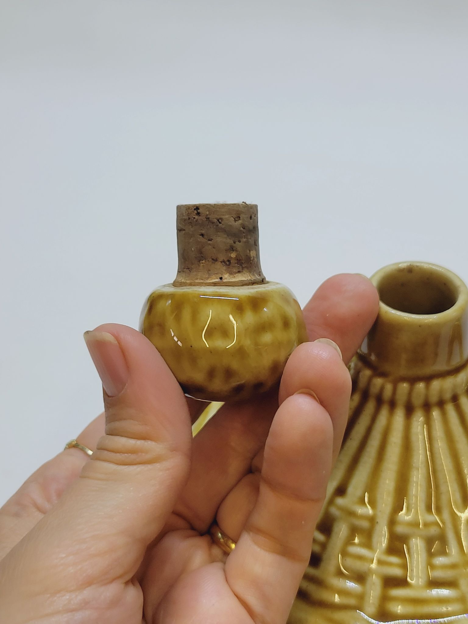 Bouteille Mini Dame Jeanne En Céramique Tressée Barbotine Majolique Vintage