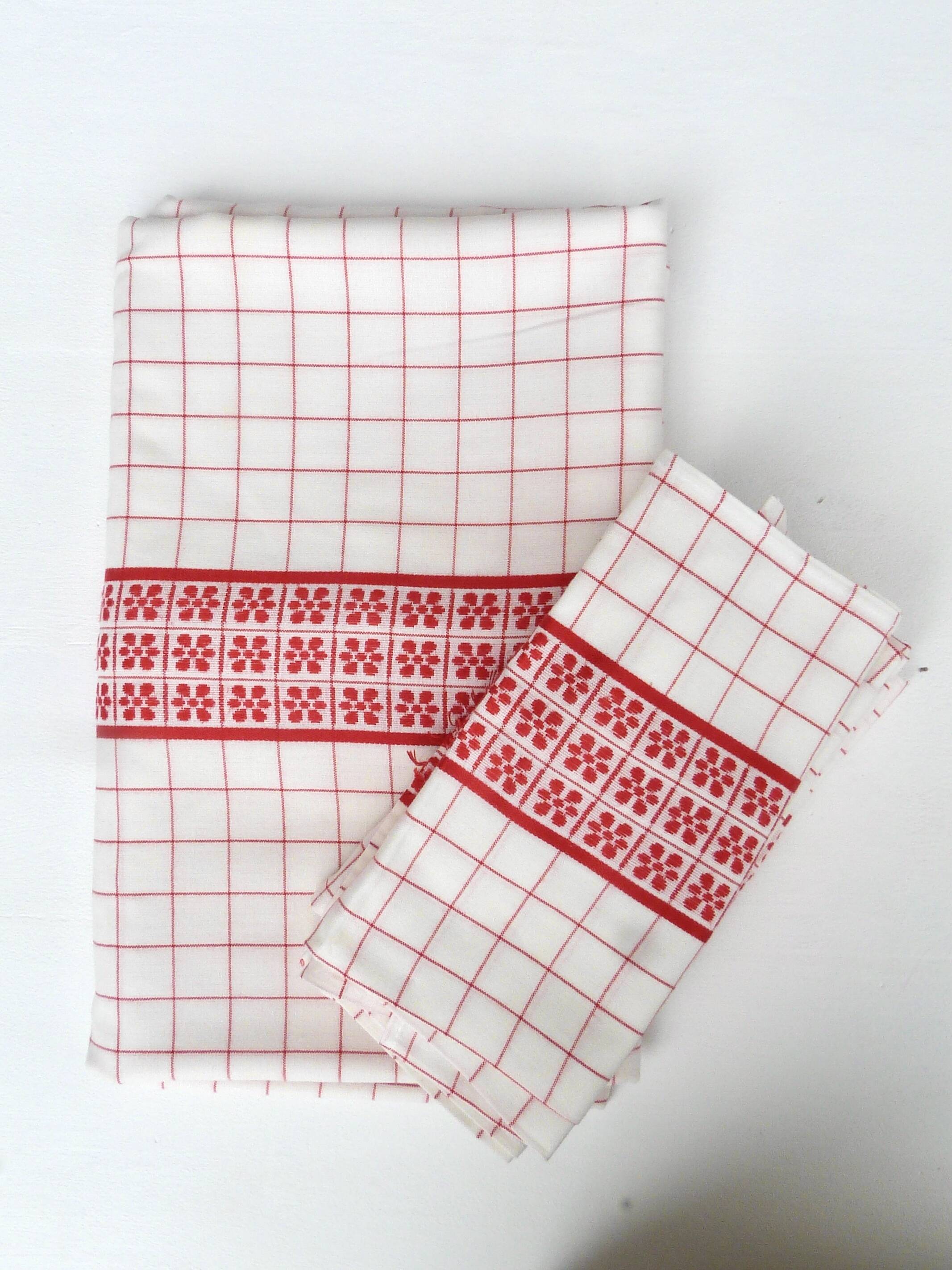 White and red embroidered tablecloth and eight matching napkins, 200x150cm