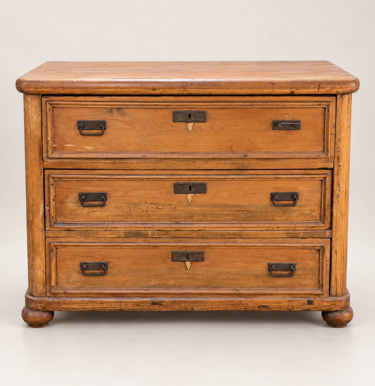 Antique pine chest of drawers – 3 large drawers – late 19th / early 20th century