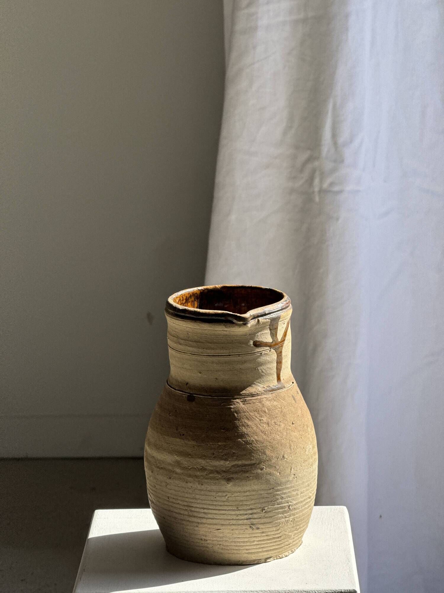 Old beige matte terracotta carafe H24 L16