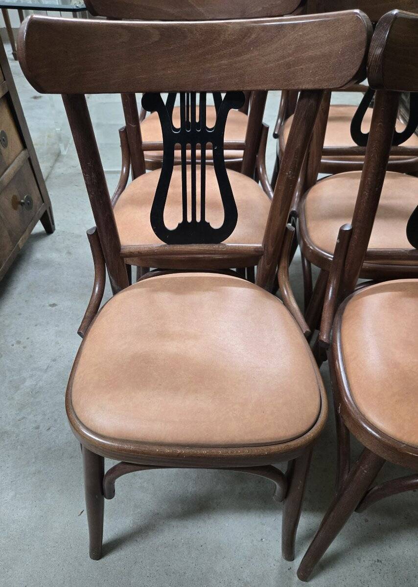 Set of 6 vintage curved wooden chairs, adorned with an elegant black lyre-shaped backrest.