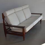 Canapé à dossier haut de style milieu du siècle retapissé