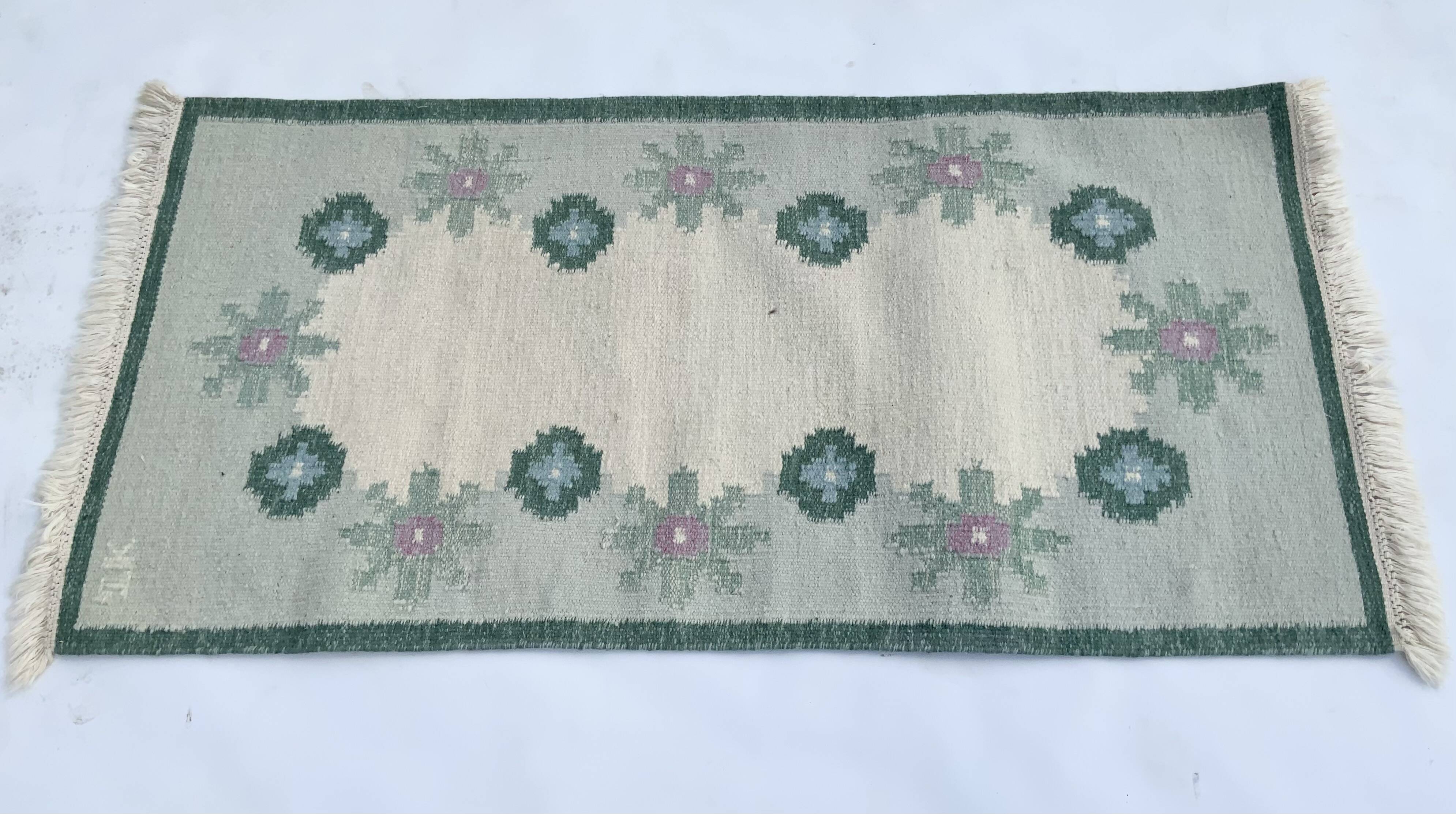 Tapis suédois en laine tissé à plat Kilim Rölakan en vert par Karin Jonsson 1960