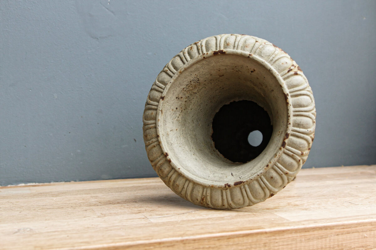 Medici vase in cast iron, celadon green