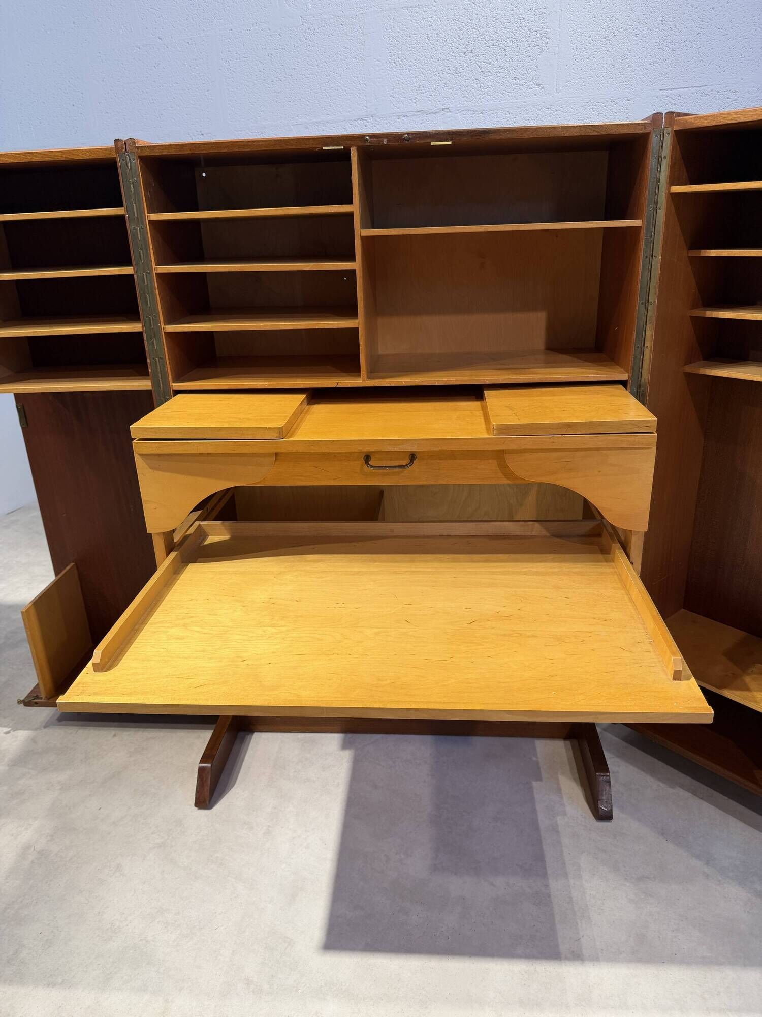 Ernst mummenthaler & otto meier office "magic box" or trunk office