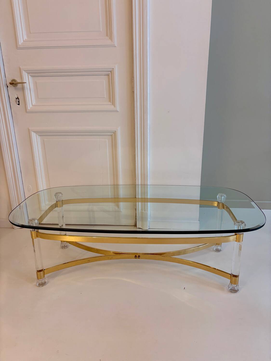 Vintage coffee table with bevelled glass and plexiglass from the 1970s.