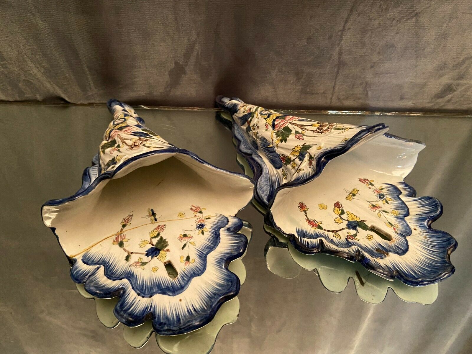 Pair of wall flower girls decorated with cornucopia earthenware from Gien XIX
