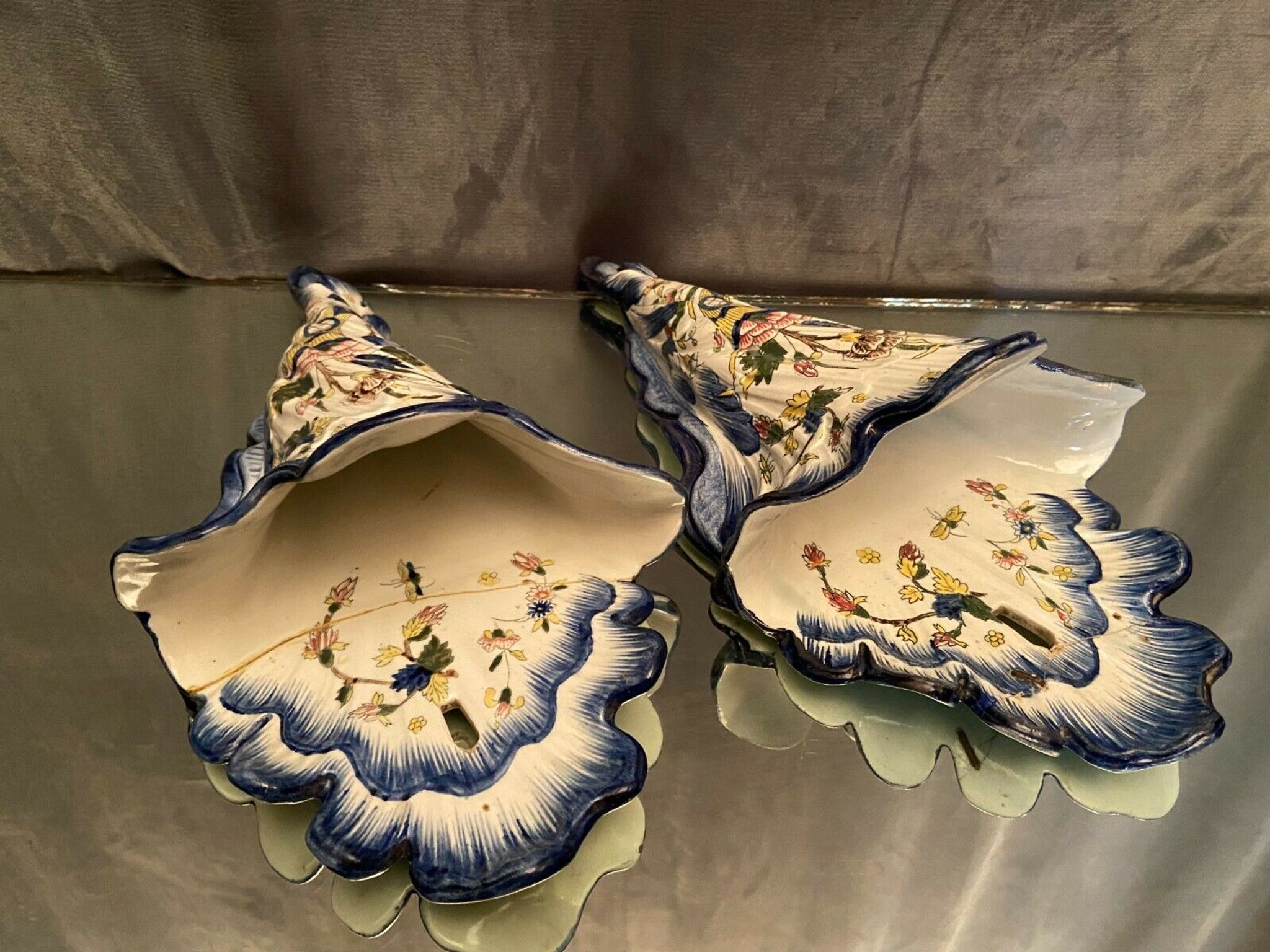 Pair of wall flower girls decorated with cornucopia earthenware from Gien XIX