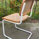 Chaise Cesca modèle b32 en blanc et bois par Marcel Breuer