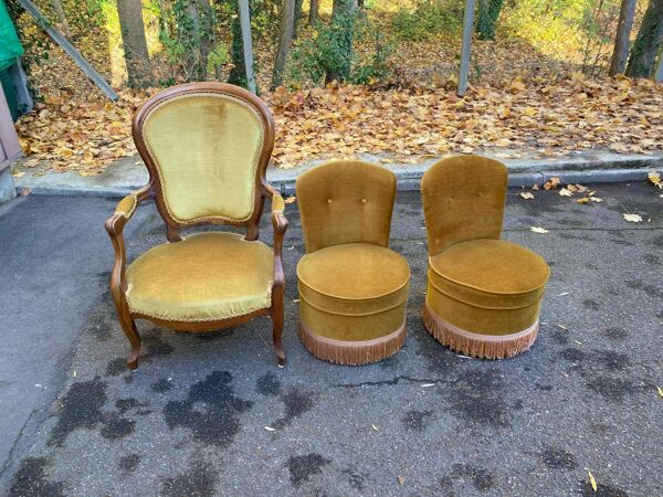 Fauteuil Louis Philippe en chêne et velours jaune moutarde du 19ème siècle