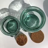 2 bocaux verre moulé vert bouchons liège