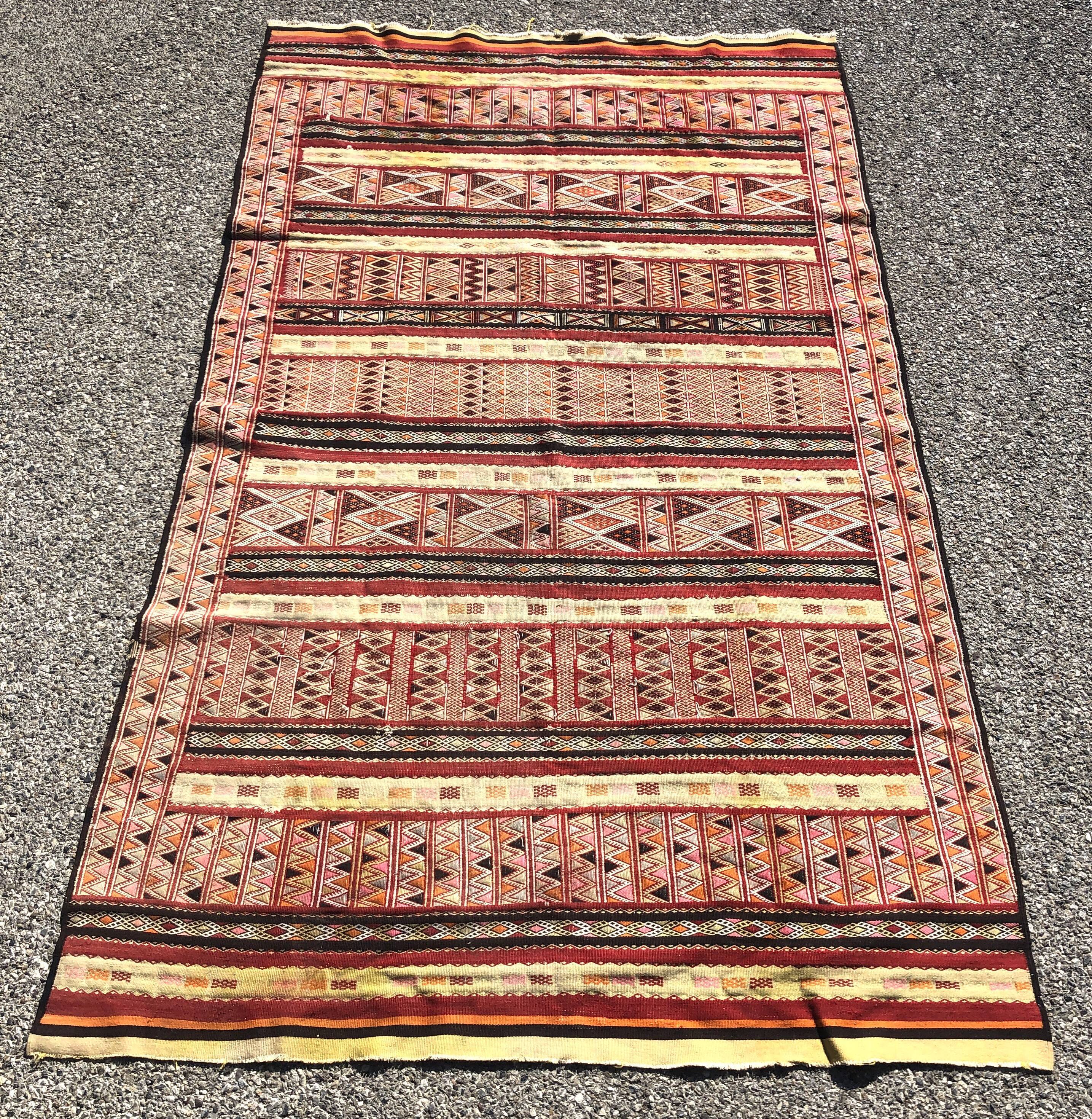 KILIM MOROCCO : 1.32 X 2.25 M