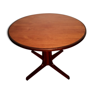 Gudme teak dining table