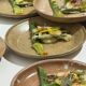 Lot de 20 assiettes en grès brun épais évasées D22,5