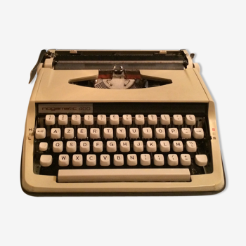 Brother Nogamatic 400 portable mechanical typewriter - japan 70s