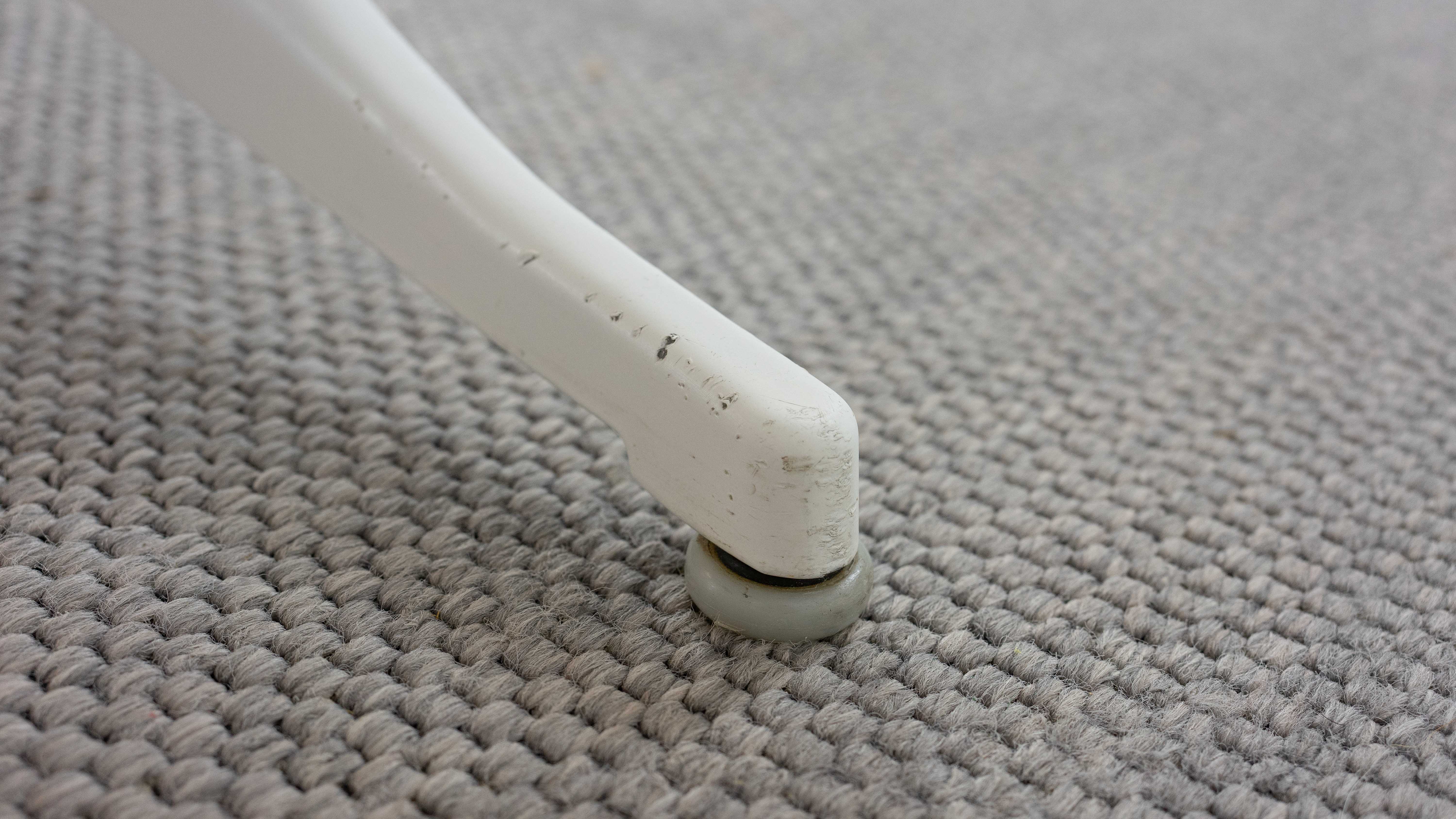 Extendable pedestal dining table by George Nelson for Herman Miller