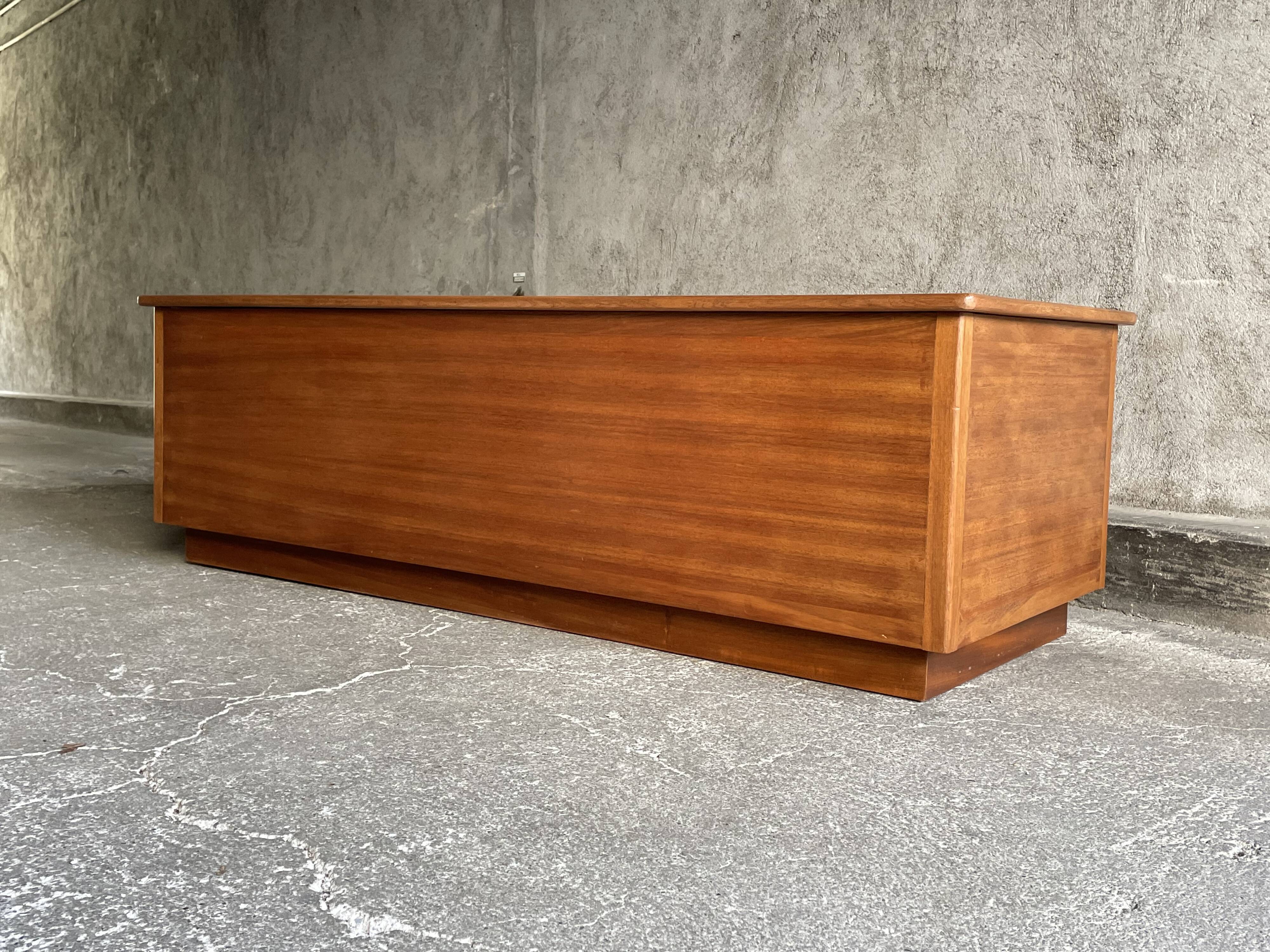 Coffre en bois exotique, 1960s
