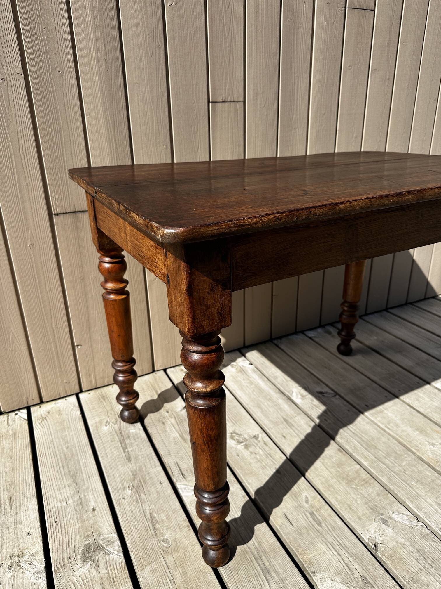 Bistro table in walnut
